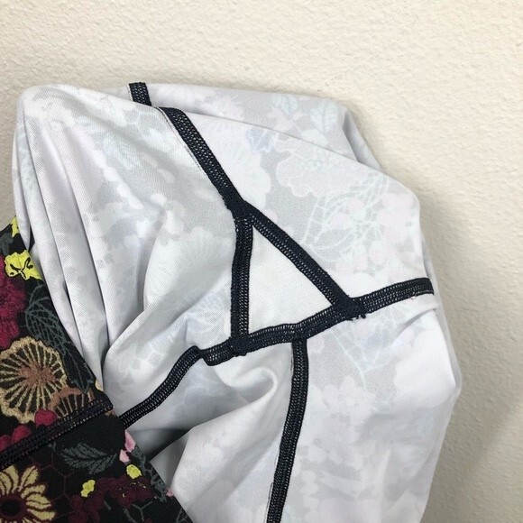 Lululemon Wunder Under Crop Fluorolace Multi Color Floral High Rise 6 - Picture 8 of 8